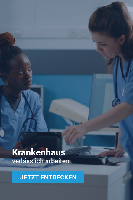 Vordergrund mit Schriftzug: „Krankenhaus verlässlich arbeiten“ dazu der Button: „Jetzt entdecken“. Im Hintergrund zwei angestellte in einem Krankenhaus, welche an einem Tablet arbeiten.