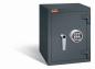 Preview: Geschlossener graphitgrauer Wertschutzschrank mit massivem Korpus und geschlossener Tür. Die Tür verfügt über ein Elektronisches Schloss. Der Tresor steht vor einem weißen Hintergrund.