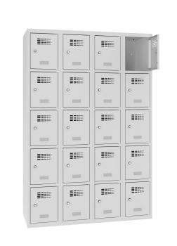 Ein lichtgrauer Fächerschrank mit vier Abteilen und 20 Fächern mit jeweils einer Tür. Die oberste rechte Tür ist geöffnet, während der Schrank vor einem weißen Hintergrund steht.