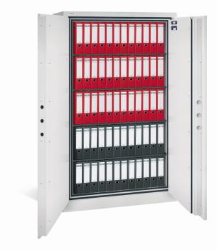 Lichtgrauer Dokumentenschrank mit zwei Türen und sichtbarer Türverriegelung. Innenraum mit vier Fachböden, drei Reihen roten und zwei Reihen schwarzen Aktenordnern. Weißer Hintergrund.