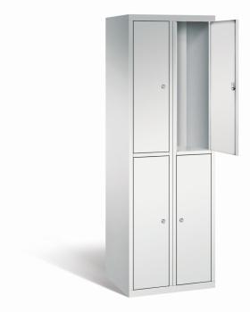 Ein lichtgrauer Fächerschrank mit zwei Abteilen, vier Türen und vier Fächern, ideal zur Aufbewahrung von Gegenständen. Die obere rechte Tür ist geöffnet, während der Schrank vor einem weißen Hintergrund steht.