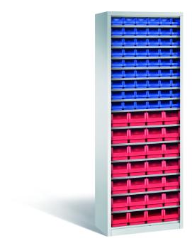 Lichtgrauer Regallagerschrank mit 15 Fachböden und 82 Sichtlagerkästen (54 blau, 28 rot). Geeignet zur Aufbewahrung in Lagern oder Werkstätten. Das Produkt steht vor einem weißen Hintergrund.