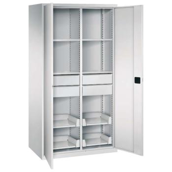 Lichtgrauer Schwerlastschrank mit 2 Türen, 4 Fachböden, 4 Schubladen und 4 Auszugsböden zur sicheren Aufbewahrung schwerer oder sperriger Gegenstände. Robuste Konstruktion für Lager oder Werkstätten. Steht vor weißem Hintergrund.