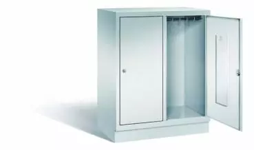 Lichtgrauer Fächerschrank mit zwei Abteilen, zwei Türen und zwei Fächern. Integrierte Kleiderstange mit Kleiderhaken für praktische Aufbewahrung. Ideal zur Lagerung von Kleidung und Gegenständen. Steht vor einem weißen Hintergrund.