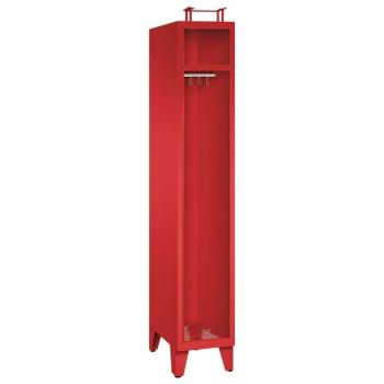 Ein feuerroter Feuerwehrschrank mit einem Abteil, einem Helmfach, einem Ablagefach und einer Kleiderstange mit Kleiderhaken. Der Unterbau besteht aus Stahlblechfüßen. Das Produkt steht vor einem weißen Hintergrund.
