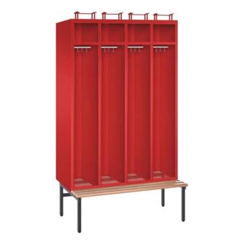 Ein feuerroter Feuerwehrschrank mit vier Abteilen, vier Helmfächern, vier Ablagefächern und vier Kleiderstangen mit Kleiderhaken. Der Unterbau besteht aus einer unter- & vorgebauten Sitzbank. Das Produkt steht vor einem weißen Hintergrund.