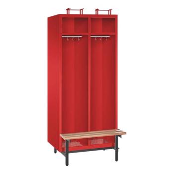 Ein feuerroter Feuerwehrschrank mit zwei Abteilen, zwei Helmfächern, zwei Ablagefächern und zwei Kleiderstangen mit Kleiderhaken. Der Unterbau besteht aus Stahlrohrfüßen & einer vorgebauten Sitzbank. Das Produkt steht vor einem weißen Hintergrund.