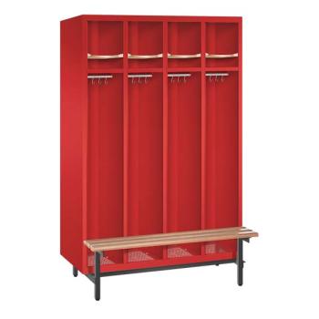 Ein feuerroter Feuerwehrschrank mit vier Abteilen. Der Spind steht auf Stahlrohrfüßen und verfügt über Helmböden, Kleiderstangen mit Kleiderhaken, Ablageböden und Sitzbänke. Das Produkt steht vor einem weißen Hintergrund.