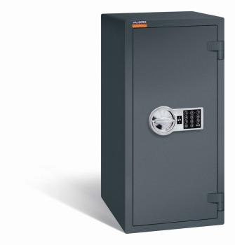 Ein graphitgrauer Möbeltresor mit einem elektronischen Schloss. Die Tür ist geschlossen. Der Tresor steht vor einem weißen Hintergrund.