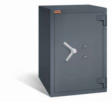Ein graphitgrauer Wertschutzschrank mit zwei Doppelbart-Sicherheitsschlössern. Die Tür ist geschlossen. Das Produkt befindet sich vor einem weißen Hintergrund