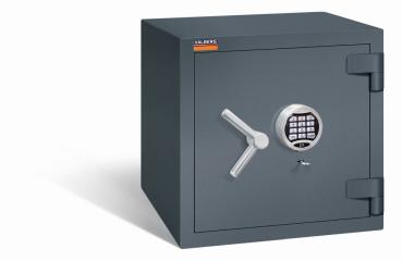 Ein graphitgrauer Wertschutzschrank mit einem Doppelbart-Sicherheitsschloss und einem Elektronischen Schloss. Die Tür ist geschlossen. Das Produkt befindet sich vor einem weißen Hintergrund.