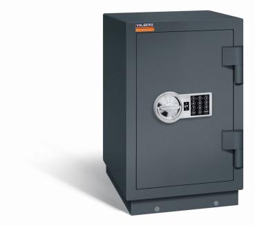 Geschlossener graphitgrauer Wertschutzschrank mit massivem Korpus und geschlossener Tür. Die Tür verfügt über ein Elektronisches Schloss. Der Tresor steht vor einem weißen Hintergrund.
