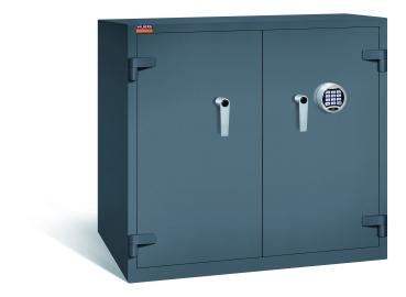 Ein graphitgrauer Möbeltresor mit einem elektronischen Schloss. Die Türen sind geschlossen. Der Tresor steht vor einem weißen Hintergrund.