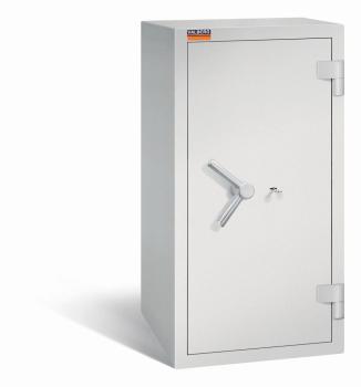Ein lichtgrauer Wertschutzschrank mit einem Doppelbart-Sicherheitsschloss. Die Tür ist geschlossen. Das Produkt befindet sich vor einem weißen Hintergrund.