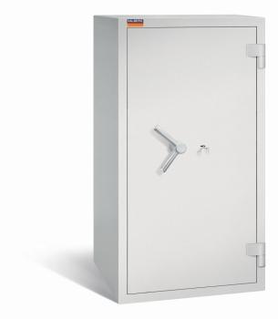 Ein lichtgrauer Wertschutzschrank mit einem Doppelbart-Sicherheitsschloss. Die Tür ist geschlossen. Das Produkt befindet sich vor einem weißen Hintergrund.