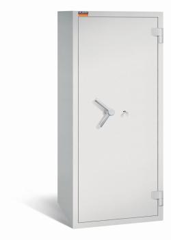 Ein lichtgrauer Wertschutzschrank mit einem Doppelbart-Sicherheitsschloss. Die Tür ist geschlossen. Das Produkt befindet sich vor einem weißen Hintergrund.