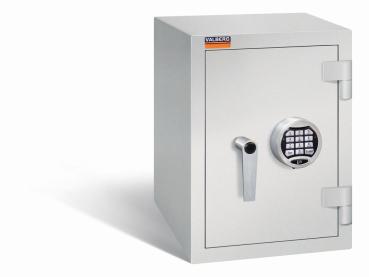 Ein lichtgrauer Wertschutzschrank einem Elektronischen Schloss. Die Tür ist geschlossen. Das Produkt befindet sich vor einem weißen Hintergrund.