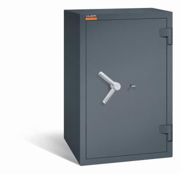 Ein graphitgrauer Wertschutzschrank mit einem Doppelbart-Sicherheitsschloss. Die Tür ist geschlossen. Das Produkt befindet sich vor einem weißen Hintergrund.