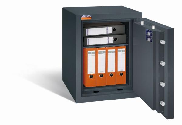 Geöffneter graphitgrauer Wertschutzschrank mit massivem Korpus und offener Tür. Im inneren befindet sich ein höhenverstellbarer Fachboden mit 6 Ordner. Der Tresor steht vor einem weißen Hintergrund.