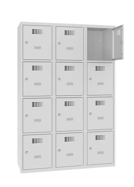 Ein lichtgrauer Fächerschrank mit drei Abteilen und zwölf Fächern mit jeweils einer Tür. Die oberste rechte Tür ist geöffnet, während der Schrank vor einem weißen Hintergrund steht.