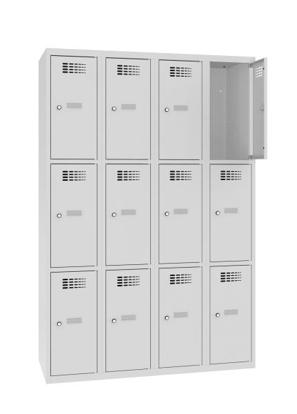 Ein lichtgrauer Fächerschrank mit vier Abteilen und zwölf Fächern mit jeweils einer Tür. Die oberste rechte Tür ist geöffnet, während der Schrank vor einem weißen Hintergrund steht.