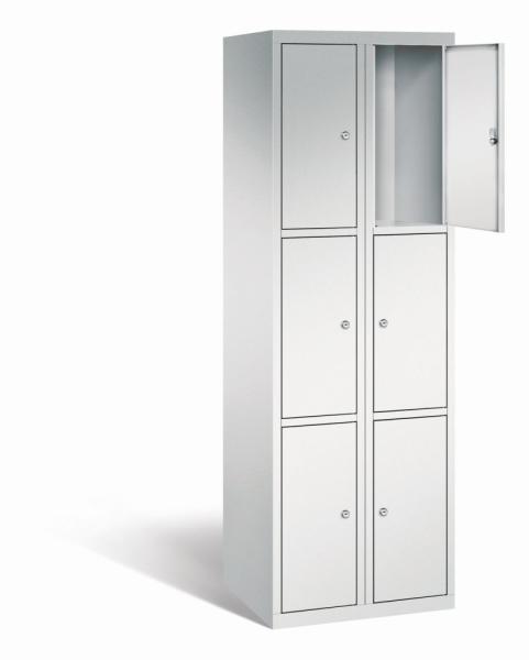 Ein lichtgrauer Fächerschrank mit zwei Abteilen, sechs Türen und sechs Fächern, ideal zur Aufbewahrung von Gegenständen. Die obere rechte Tür ist geöffnet, während der Schrank vor einem weißen Hintergrund steht.