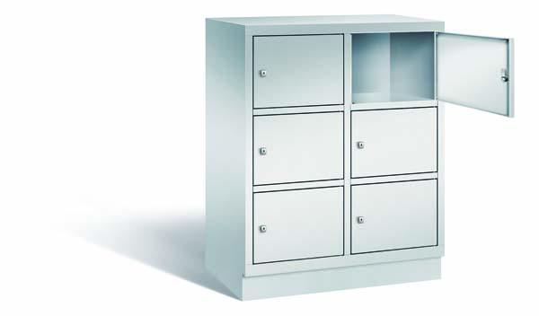 Lichtgrauer Fächerschrank mit zwei Abteilen, sechs Türen und sechs Fächern, ideal zur Aufbewahrung von Gegenständen. Steht vor einem weißen Hintergrund.