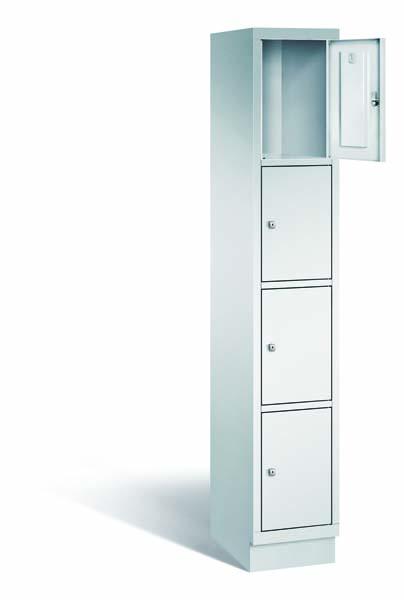 Lichtgrauer Fächerschrank mit einem Abteil, vier Türen und vier Fächern, ideal zur Aufbewahrung von Gegenständen. Steht vor einem weißen Hintergrund.