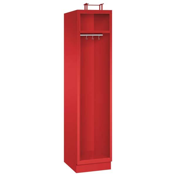 Ein feuerroter Feuerwehrschrank mit einem Abteil, einem Helmfach, einem Ablagefach und einer Kleiderstange mit Kleiderhaken. Der Unterbau besteht aus einem Stahlblechsockel. Das Produkt steht vor einem weißen Hintergrund.