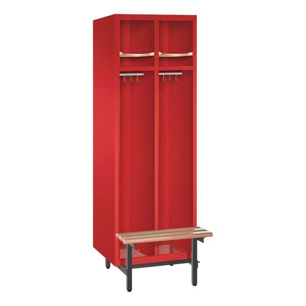 Ein feuerroter Feuerwehrschrank mit zwei Abteilen. Der Spind steht auf Stahlrohrfüßen und verfügt über Helmböden, Kleiderstangen mit Kleiderhaken, Ablageböden und Sitzbänke. Das Produkt steht vor einem weißen Hintergrund.