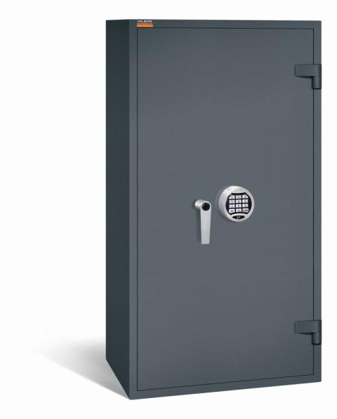 Ein graphitgrauer Waffenschrank mit einem elektronischen Schloss und einer geschlossenen Tür. Das Produkt steht vor einem weißen Hintergrund.