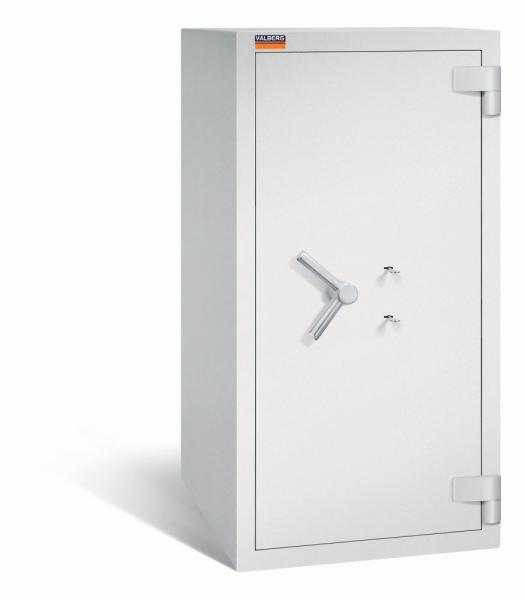 Ein lichtgrauer Wertschutzschrank mit zwei Doppelbart-Sicherheitsschlössern. Die Tür ist geschlossen. Das Produkt befindet sich vor einem weißen Hintergrund.