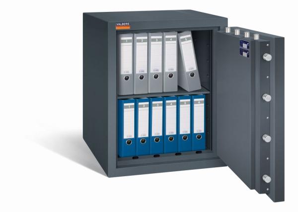 Ein graphitgrauer Wertschutzschrank mit einer geöffneten Tür. Im Innenraum befinden sich eine Reihe blaue und eine Reihe graue Aktenordner. Das Produkt steht vor einem weißen Hintergrund.