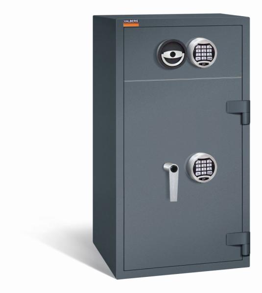 Ein graphitgrauer Deposittresor mit zwei elektronischen Schlössern, an der Tür und der Schublade. Die Tür und auch die Schublade sind verschlossen. Der Tresor steht vor einem weißen Hintergrund.