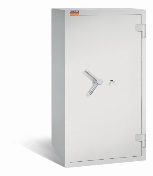 Ein lichtgrauer Wertschutzschrank mit einem Doppelbart-Sicherheitsschloss. Die Tür ist geschlossen. Das Produkt befindet sich vor einem weißen Hintergrund.