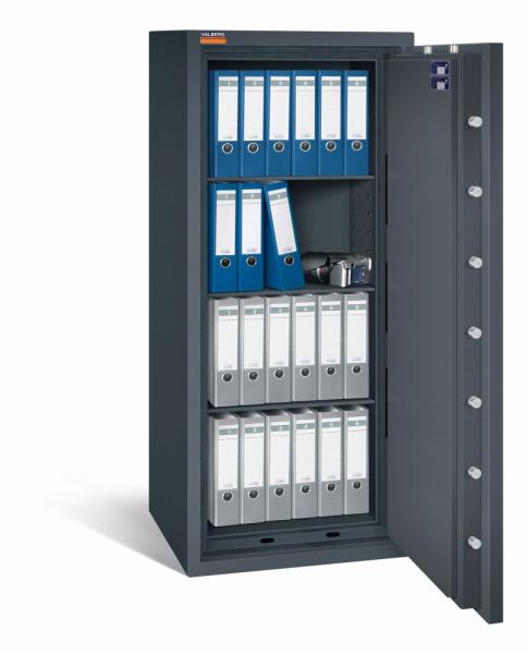 Ein graphitgrauer Wertschutzschrank mit einer geöffneten Tür. Im Innenraum befinden sich zwei Reihen graue und zwei Reihen blaue Aktenordner, sowie eine Kamera. Das Produkt steht vor einem weißen Hintergrund.