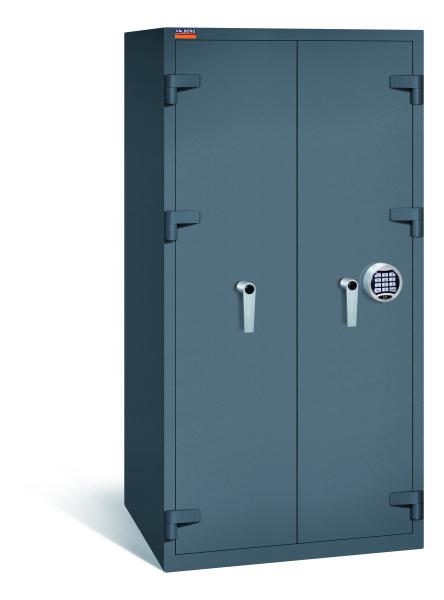 Graphitgrauer Aktenlagerschrank mit massivem Korpus und geschlossenen Türen. Die beide Türen verfügen über ein Elektrisches Schloss . Der Tresor steht vor einem weißen Hintergrund.