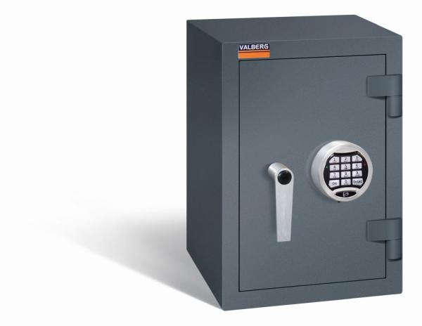 Ein graphitgrauer Wertschutzschrank einem Elektronischen Schloss. Die Tür ist geschlossen. Das Produkt befindet sich vor einem weißen Hintergrund.